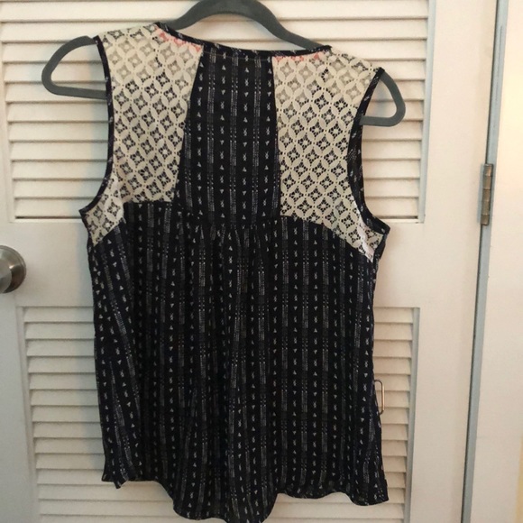 Black Patterned Top - Picture 3 of 3